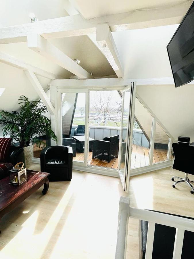 デュッセルドルフLuxury Rooftop Loft With River View 10Min To Cityアパートメント エクステリア 写真
